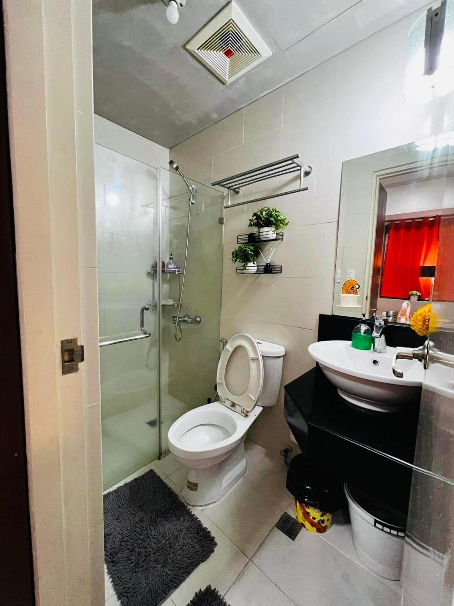 One Palm Tree Villas Condominium - Studio 10O With Balcony - Across Terminal 3 Airport Манила Экстерьер фото